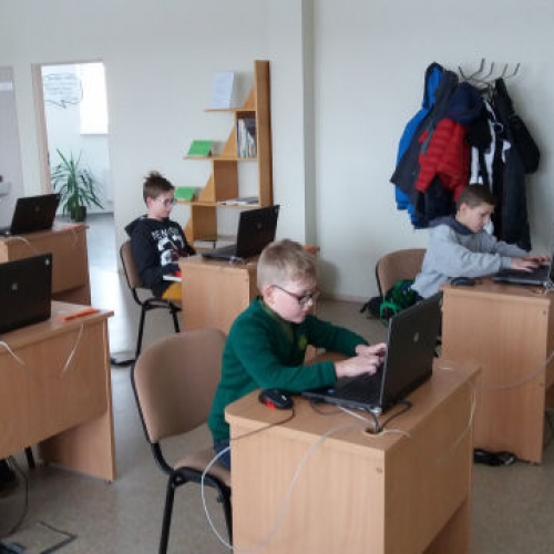 4c klasės mokiniai dalyvavo edukaciniame užsiėmime Šiaulių miesto savivaldybės viešosios bibliotekos „Saulės“ filiale