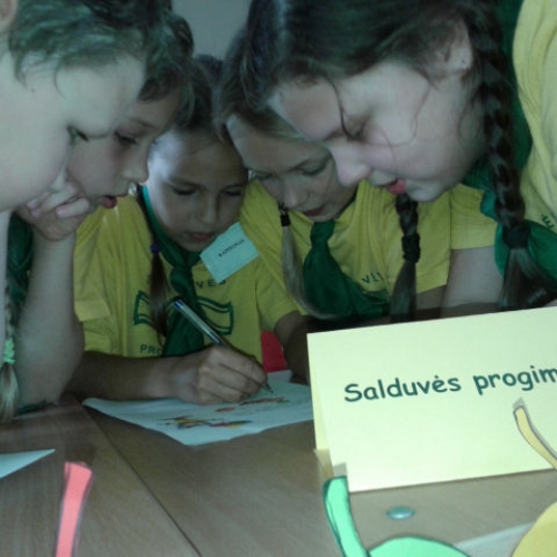 3a klasės mokiniai dalyvavo Šiaulių miesto mokyklų 1-4 klasių mokinių konkurse „Sveikuolių sveikuoliai”