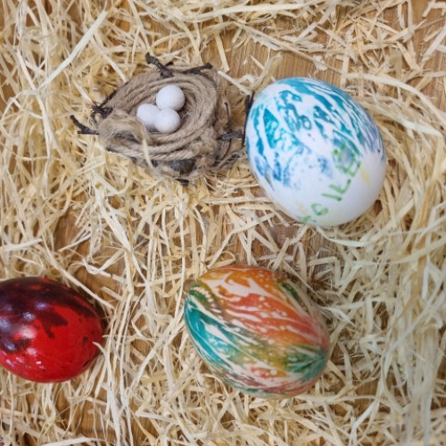 Priešmokyklinukai išbandė keturias kiaušinio marginimo technikas