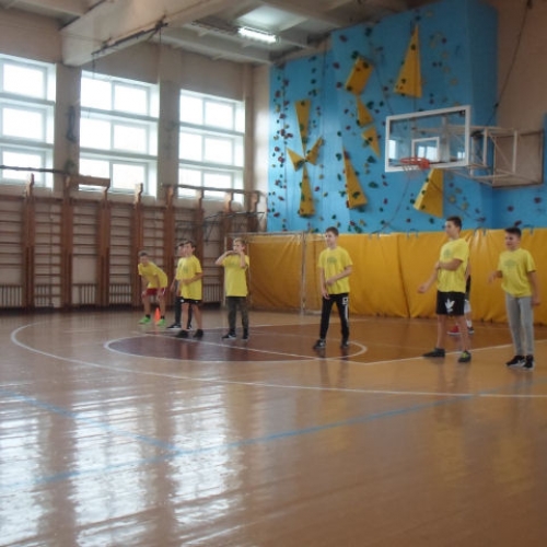 Šiaulių miesto 5-6 klasių berniukų pusfinalinėse kvadrato varžybose – I vieta