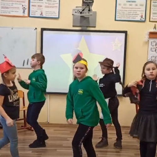 Anglų kalbos klubo ,,Let’s Learn, Play And Have Fun” sveikinimas