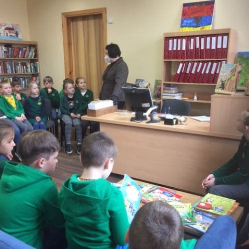 Balandžio 27 d. pirmokėliai apsilankė mokyklos bibliotekoje
